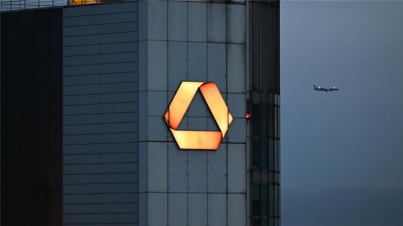 Trotz Rekordgewinns: Commerzbank streicht fast 4.000 Jobs Deutschlands zweitgrößte Privatbank setzt sich ehrgeizigere Ziele. (Archivbild)