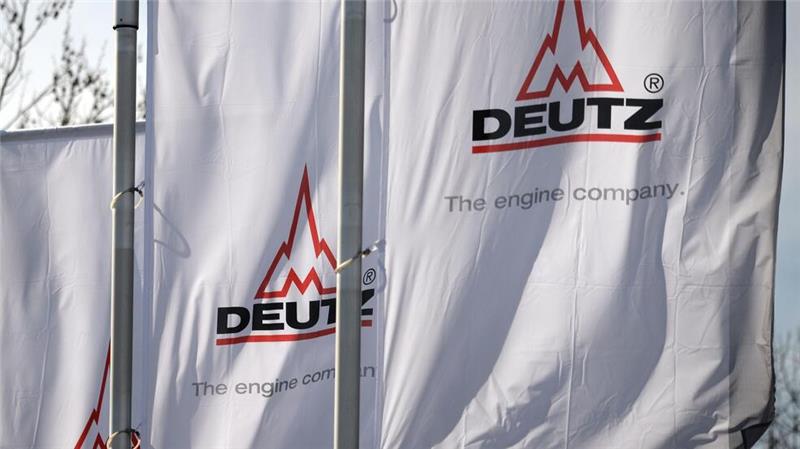 Rheinmetall-Aktie kostet zehnmal mehr als vor Ukraine-Krieg Deutz-Fahnen im Wind - auch diese Firma würde gern mehr Geschäft machen mit der Rüstungsbranche.