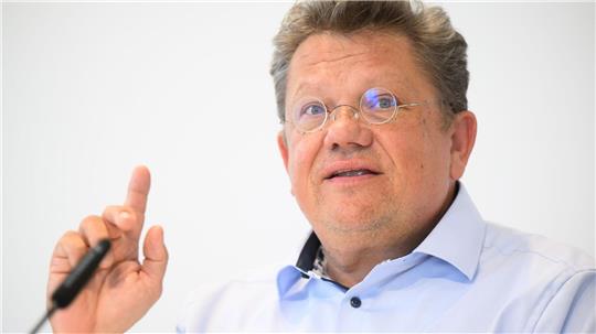 Minister: Abnehmspritze für Diabetiker als Kassenleistung Diabetiker Typ 2 und auch andere Patienten sollten nach Ansicht von Gesundheitsminister Andreas Philippi (SPD) Abnehmspritzen auf Rezept bekommmen. (Archivbild)