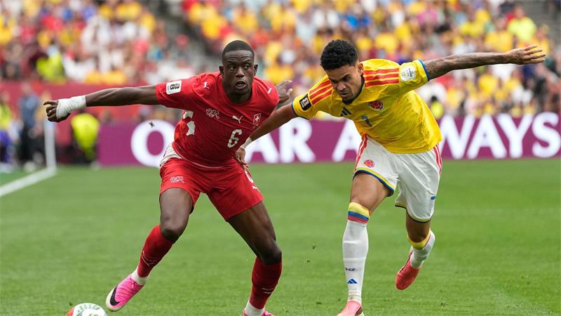 Schweiz gewinnt Elfer-Krimi gegen Kolumbien - Messi wartet Diaz bekam es auf der linken Angriffsseite mit Zakaria zu tun.