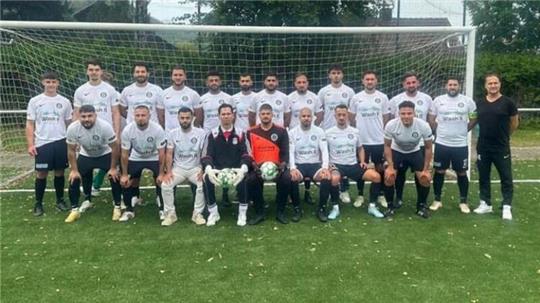 Die 2. Mannschaft des VfL Oker sieht sich nur als Außenseiter im Kampf um den Klassenerhalt in der Staffel 1 der Fußball-Nordharzliga. Foto: Privat