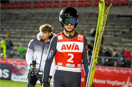 Die 2 auf dem Leibchen, Platz 2 auch in der Endabrechnung: Nando Riemann vom WSV Braunlage holt bei den deutschen Meisterschaften in Klingenthal die Silbermedaille in der Jugend 17. Foto: Privat