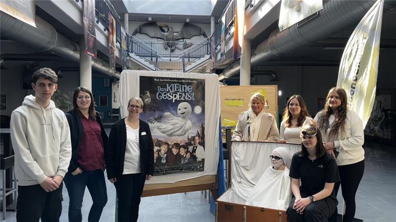 Filme für eine bessere Welt bei den 21. Goslarer Filmtagen Die 20. Goslarer Filmtage starteten 2024 im Cineplex mit dem Streifen „Das kleine Gespenst“. Die Vorbereitungsgruppe traf im Foyer mit Oberbürgermeisterin Urte Schwerdtner zusammen.