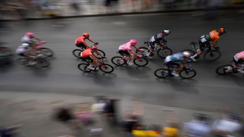 „Unglaublich“: Eritreer Girmay gewinnt dritte Tour-Etappe Die 3. Etappe war der längste Tagesabschnitt der diesjährigen Tour de France.