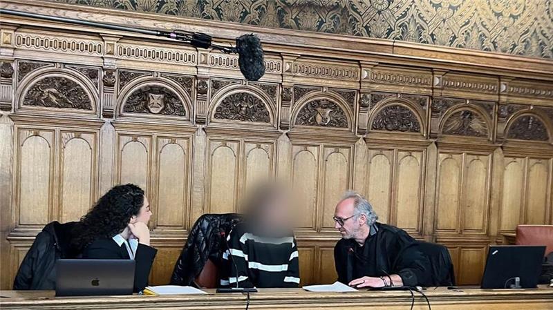 Die 32 Jahre alte Angeklagte soll mehr als acht Millionen Euro aus den Räumen eines Geldtransportunternehmens in Bremen gestohlen haben - bald könnte vor dem Landgericht Bremen das Urteil gesprochen werden.