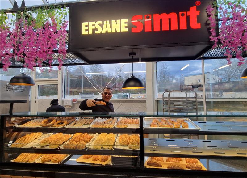 Die 38. Filiale im Özdemir-Market: Erol Yilkiran ist der Inhaber der Bäckerei Efsane Simit