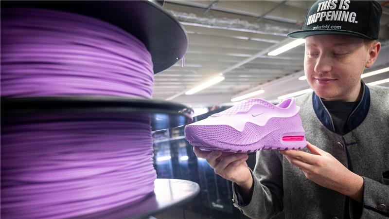 Die 3D-Sneaker von Cornelius Schmitt, CEO der Firma Zellerfeld, erobern die Welt.