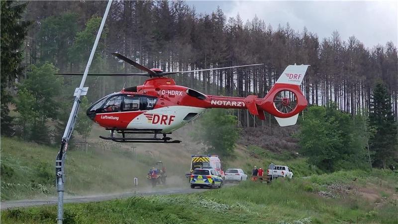 Die 44-jährige Frau aus Hamburg muss per Rettungshubschrauber vom Wurmberg ins Krankenhaus geflogen werden.  Foto: Bergwacht