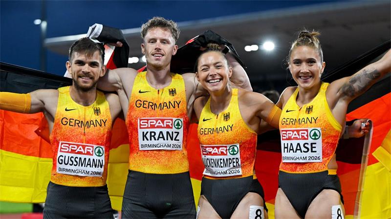 Die 4x100-Mixed-Staffel um Heiko Gussmann, Kevin Kranz, Gina Lückenkemper und Rebekka Haase (von links nach rechts) gewann EM-Silber.