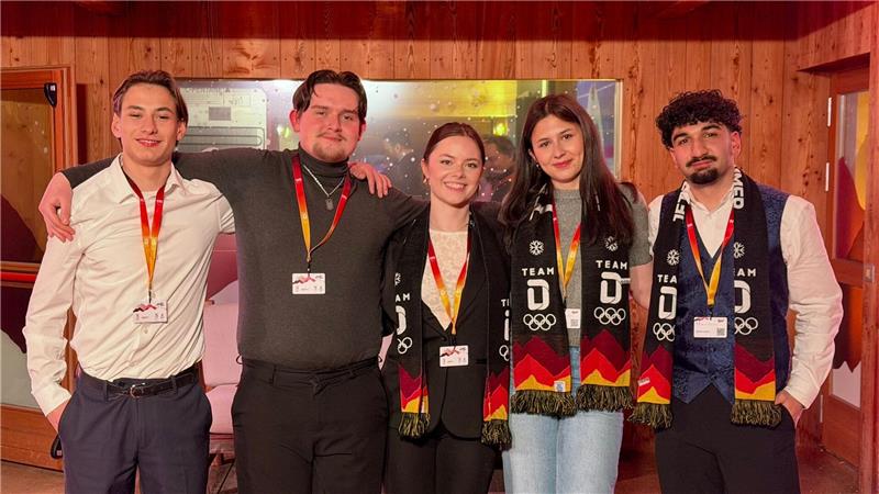 Jugendliche wollen mit KI Sportunterricht fairer machen Die 5-Gründer von „SkillFIT“.