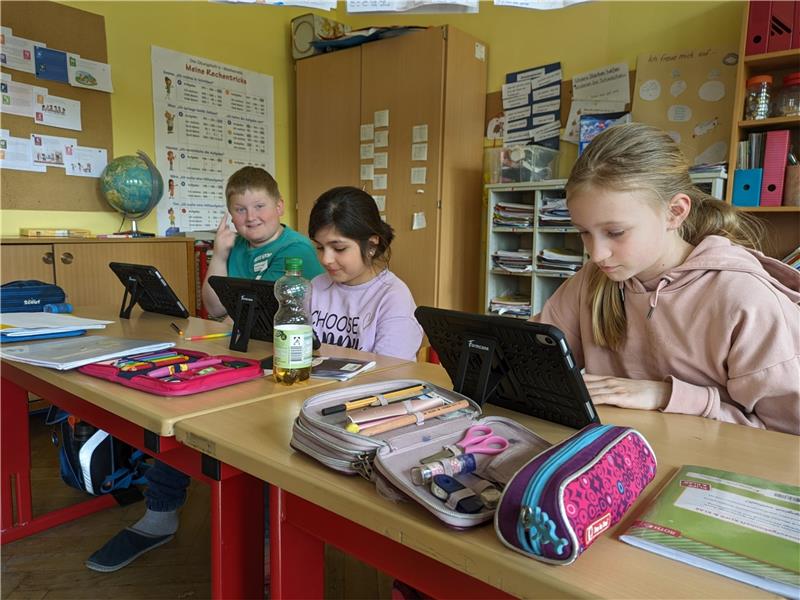 Grundschule Othfresen legt sich 50 iPads zu Die 50 neuen Geräte kommen bereits regelmäßig im Unterricht der Grundschule in Othfresen zum Einsatz. Foto: Raksch