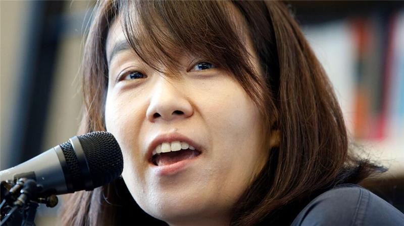 Überraschung in Stockholm - Literaturnobelpreis für Han Kang Die 53-Jährige erhält den Preis „für ihre intensive poetische Prosa, die sich historischen Traumata stellt und die Zerbrechlichkeit des menschlichen Lebens offenlegt“. (Archivbild)
