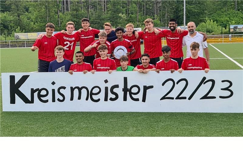 JSG Seesen feiert historisches Meisterschafts-Triple Die A-Junioren der JSG Seesen holen mit nur eine Niederlage in zwölf Spielen den Titel in der Kreisliga. Foto: Privat