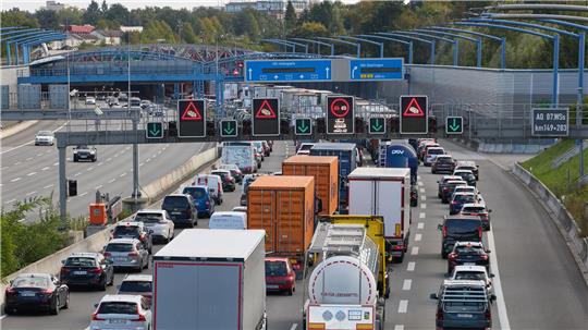 Die A7 wird von Freitagabend bis Montagmorgen zwischen Hamburg-Stellingen und -Heimfeld voll geperrt. (Archivbild)