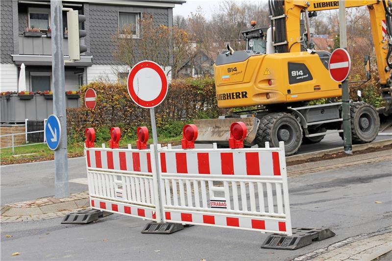 B4: Arbeiten im letzten Abschnitt laufen Die Ab- beziehungsweise Auffahrt Forstwiese ist aktuell noch gesperrt.