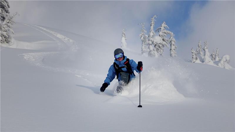 Von Fernsehen bis Minikredite – was sich im November ändert Die Abfahrt ohne Helm kann in Italien teuer werden. (Archivbild)