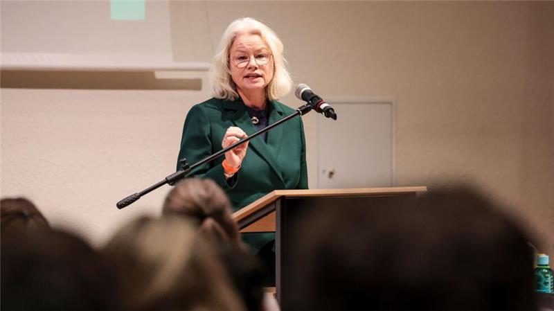 Die Abgeordnete Kirsten Kappert-Gonther freut sich über die neuen Mitglieder der Grünen.