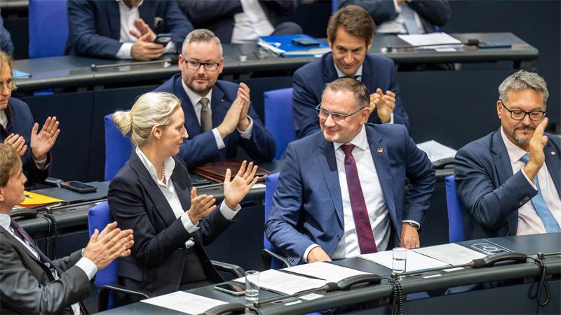 Merz fordert „schöpferische Anstrengungen“ gegen Extremismus Die Abgeordneten der AfD halten sich im Gegensatz zur letzten Generaldebatte mit Zwischenrufen zurück.