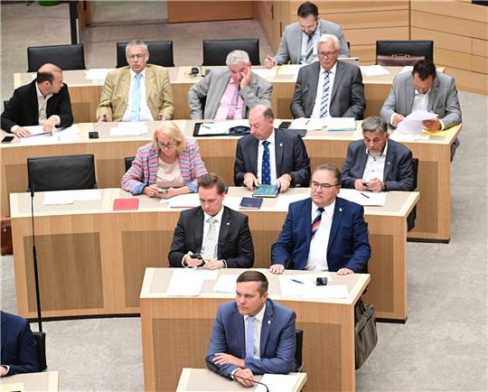 Die Abgeordneten der Fraktion der AfD sitzen im Landtag von Baden-Württemberg - und bekommen immer mehr Zuspruch.