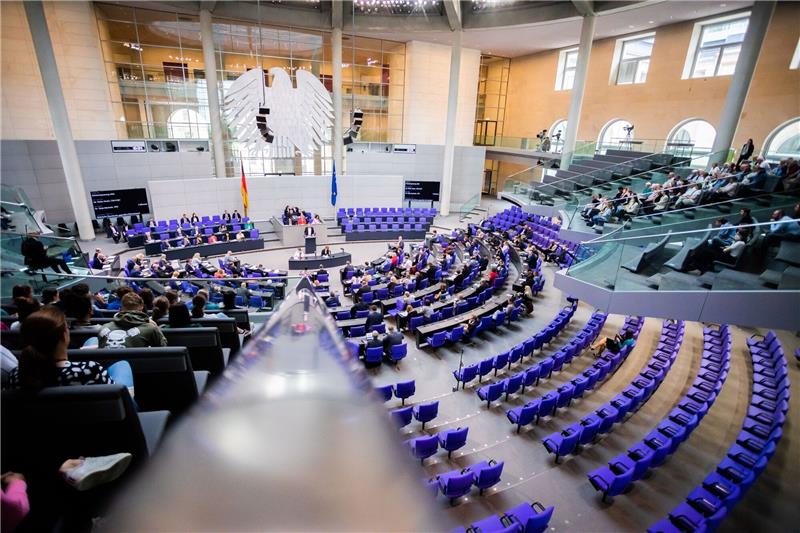 Die Abgeordneten des Deutschen Bundestages diskutierten heute über den Gesetzentwurf zur Abschaffung des Gesetzesparagrafen 219a, der das sogenannte Werbeverbot für Schwangerschaftsabbrüche regelt.