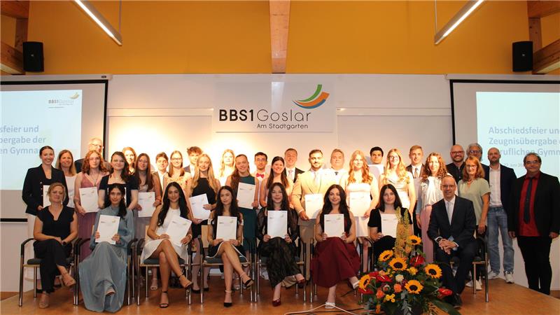 Abschied von den Abiturienten aus den beruflichen Gymnasien Die Absolventen der beruflichen Gymnasien an den Berufsbildenden Schulen am Stadtgarten in Goslar.