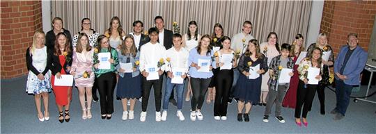 Die Absolventinnen und Absolventen der Berufsfachschule Sozialpädagogik.  Foto: Hohaus