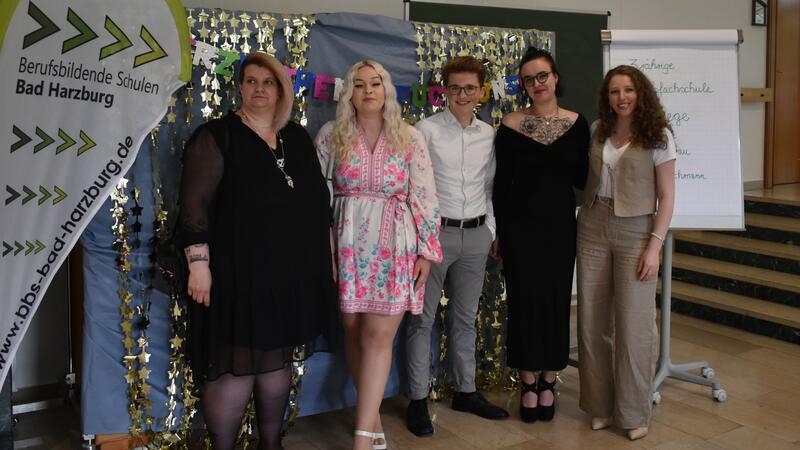 BBS Bad Harzburg: Absolventen feierlich verabschiedet Die Absolventinnen und ein Absolvent der Berufsfachschule Pflege.
