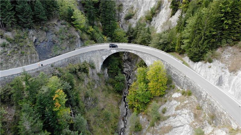 Die Absturzstelle auf der Großtobelbrücke bei Au in Vorarlberg.