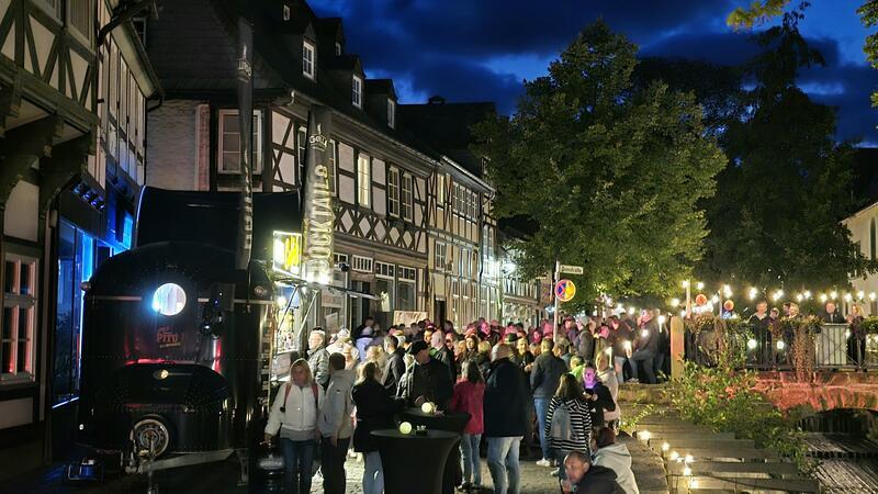 Die Abzucht-Bühne mit der heimeligen Beleuchtung ist ein großer Gewinner des Altstadtfestes.