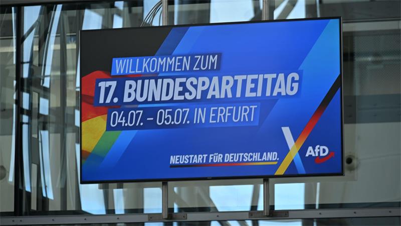 Appell gegen Gewalt: Massenprotest begleitet AfD-Parteitag Die AfD hält auf dem Messegelände in Erfurt ihren Bundesparteitag ab. Gewählt wird die Parteispitze.