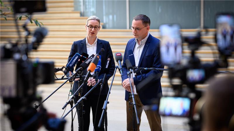 Sorge um Datenzugriff: Was passiert bei einer AfD-Regierung? Die AfD wird vorerst vom Bundesamt für Verfassungsschutz weiter als rechtsextremistischer Verdachtsfall eingestuft. (Archivbild)