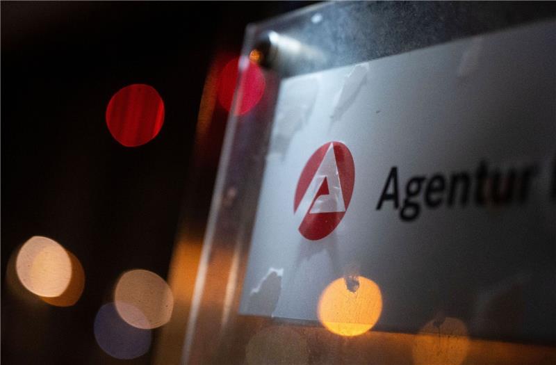 Zahl der Arbeitslosen leicht gestiegen Die Agentur für Arbeit.