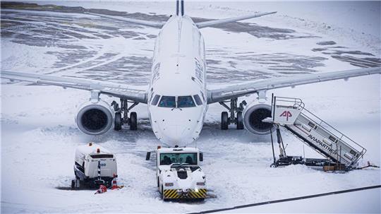 Die Airports Hannover und Bremen bleiben trotz winterlicher Bedingungen offen. 
