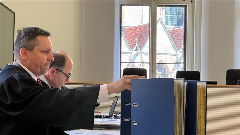 Die Aktensammlung des Prozesses umfasst mehrere Tausend Seiten.