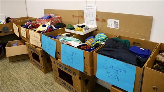 Die Aktion „Weihnachten im Schuhkarton“ startet wieder, um bedürftigen Kindern eine Freude zu machen.