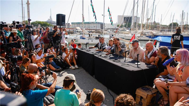 Große Flotte kleiner Boote gegen Gaza-Blockade Die Aktion sorgte in Barcelona für Medienrummel und großes Aufsehen.