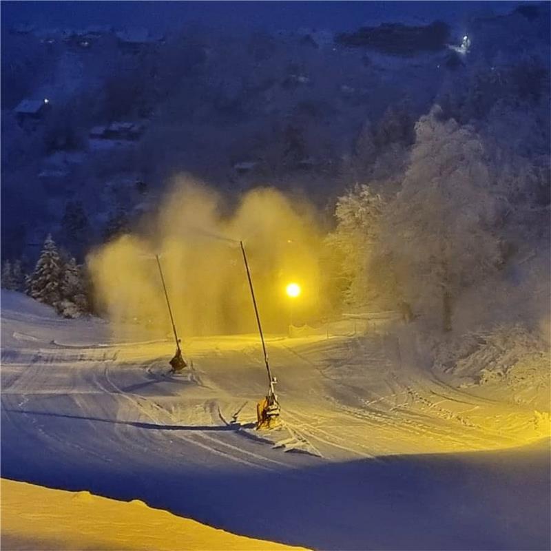Ski alpin auf vielen präparierten Pisten im Oberharz Die Alberti-Lift-Betriebe haben die Skihänge am Matthias-Schmidt-Berg kräftig beschneit. Foto: Privat