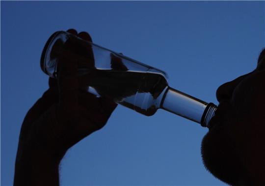 Die Alkoholsucht unter Beschäftigten steigt im Zehn-Jahres-Vergleich.