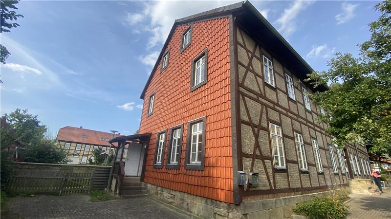 Alte Schule verharrt im Dornröschenschlaf Die Alte Schule wird in nächster Zeit nicht saniert. Der Verwaltungsausschuss der Gemeinde Schladen-Werla hat beschlossen, das Projekt nicht extern zu vergeben.
