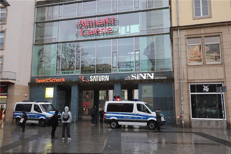 Geiselnahme in Dresden beendet - Täter stirbt Die Altmarkt-Galerie ist abgesperrt.