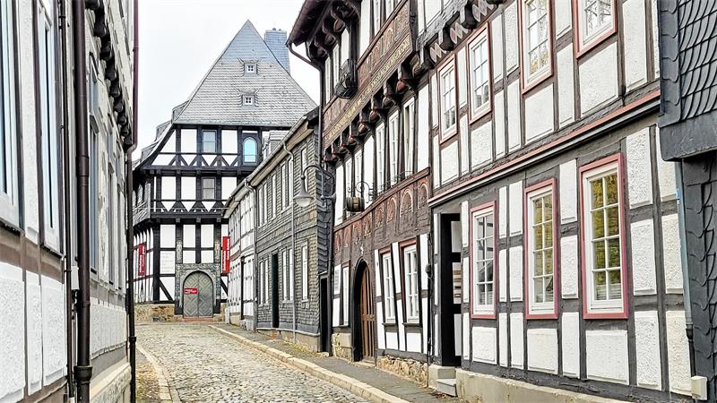 Fachwerk und Kopfsteinpflaster.