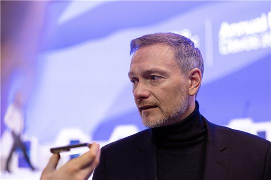 Die Ampel hat die Sparpläne bei der Landwirtschaft bereits abgeschwächt. Die Steuervergünstigungen beim Agrardiesel sollen demnach nicht auf einen Schlag enden. Das weiter aufzuschieben, lehnt FDP-Chef Christian Lindner ab.