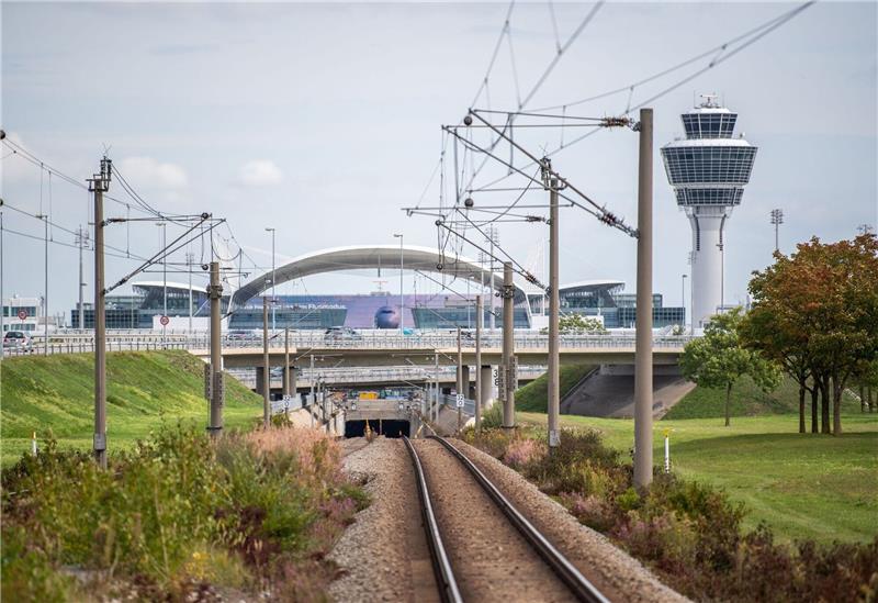 Die Anbindung des Münchener Flughafens an den Fernverkehr war in den 1980er Jahren bereits konkret geplant, wurde jedoch nie verwirklicht.