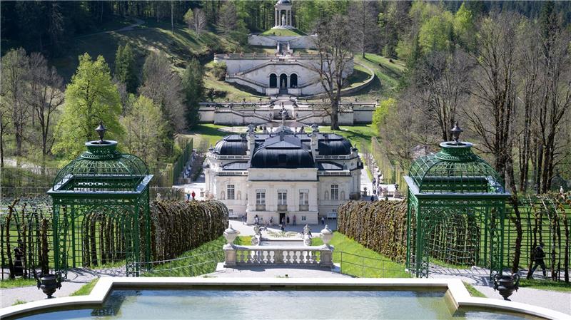 Deutschland hat mit Bayerns Märchenschlössern neues Welterbe Die Anerkennung als Welterbe erhöht die Bekanntheit der Königsschlösser, beinhaltet aber auch die Verpflichtung zu gutem Erhalt. (Archivbild)