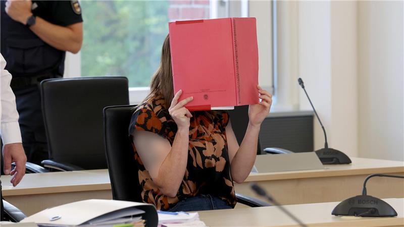 Zeuge: Angeklagte war am Fundort - Täterwissen oder Zufall? Die Angeklagte schweigt bislang vor Gericht zu den Vorwürfen.