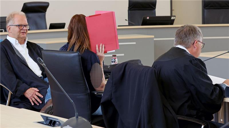Fall Fabian: Sprach die Angeklagte ein Alibi ab? Die Angeklagte schweigt bislang vor Gericht zu den Vorwürfen.