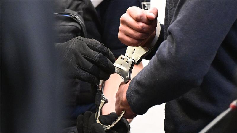 Die Angeklagten wollen sich erst später zu den Vorwürfen äußern.