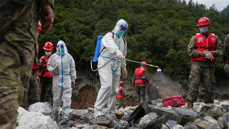 Überall Leichensäcke: Mehr als 1.000 Tote nach Himalaya-Flut Die Angst vor Krankheiten wächst.