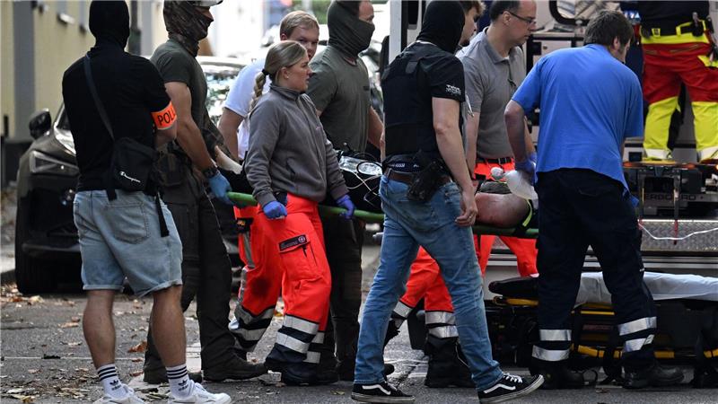 Schüler als islamistischer Messerangreifer vor Gericht Die Anklage wirft dem mutmaßlichen Islamisten dreifachen versuchten Mord vor. (Archivbild)