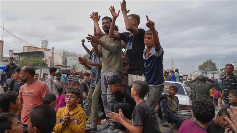Bilder des Tages Die Ankündigung einer ersten Einigung zwischen Israel und der Hamas hat im Gazastreifen Jubel ausgelöst.